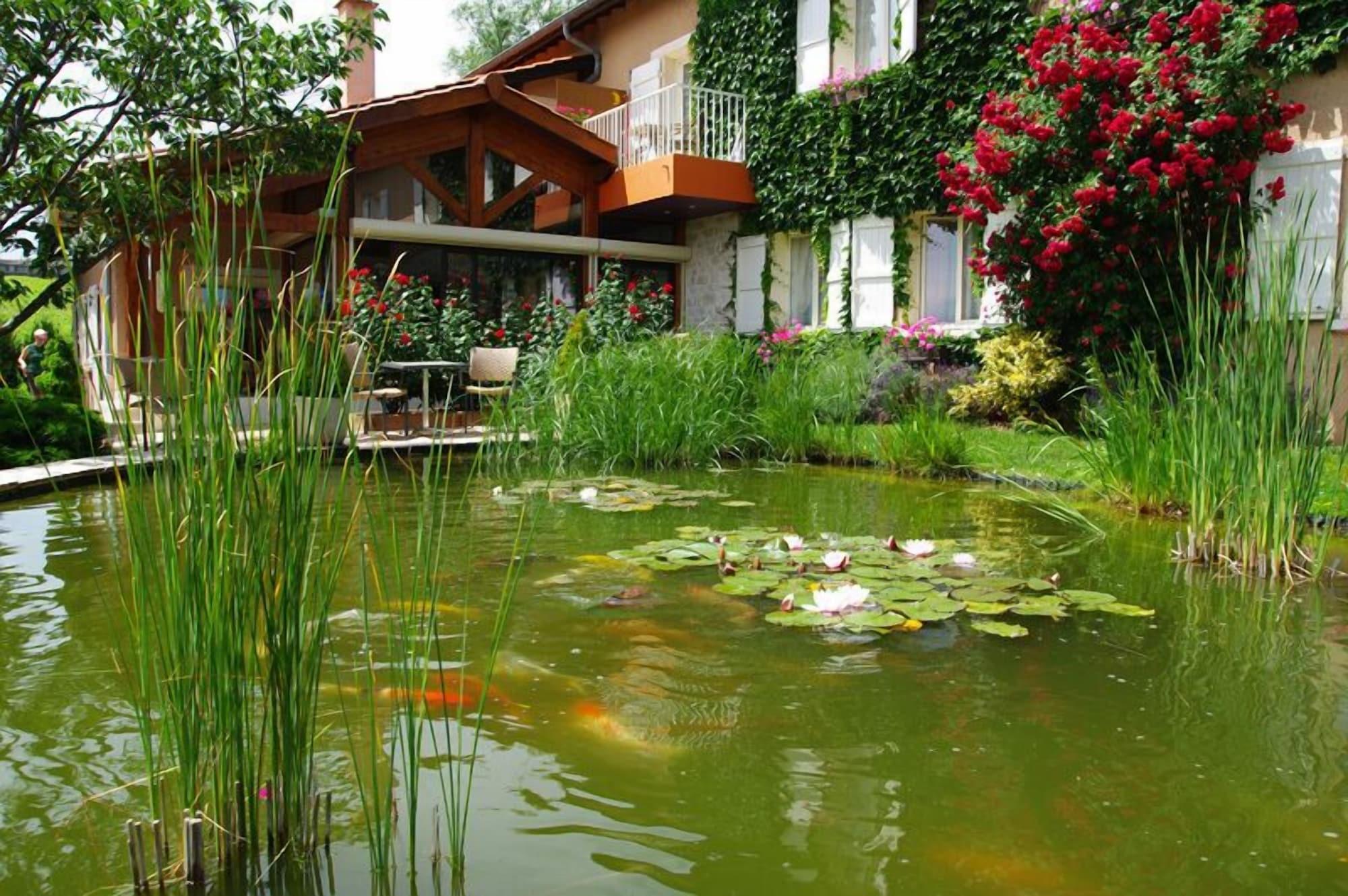 Logis Hotel Des Grands Vins Fleurie Exterior photo